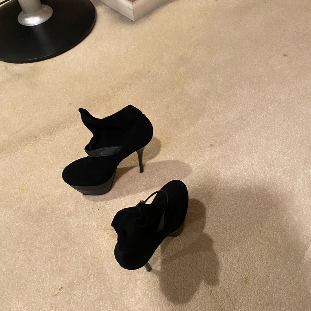 Shoe - Picture 3 of 10